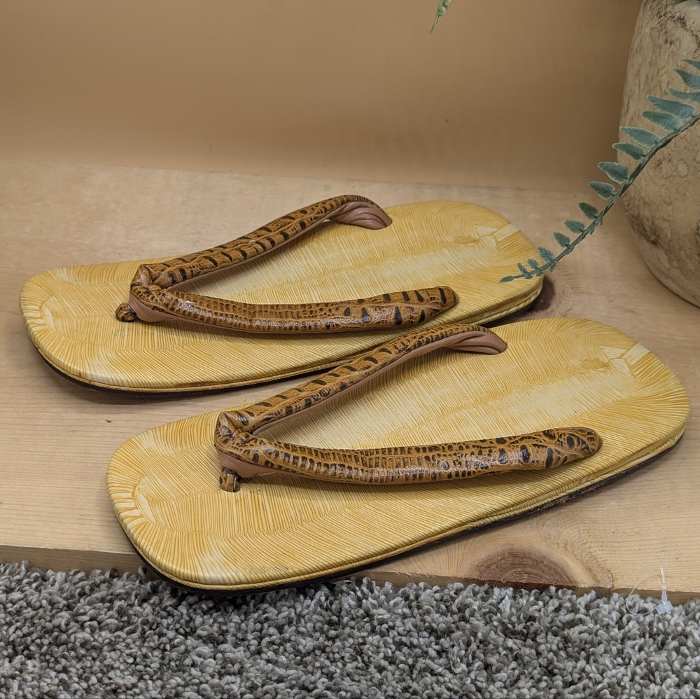 Vintage Gori Zeta Women's Japanese Slip On Wood Leather Hand Made Shoes 5/5.5***